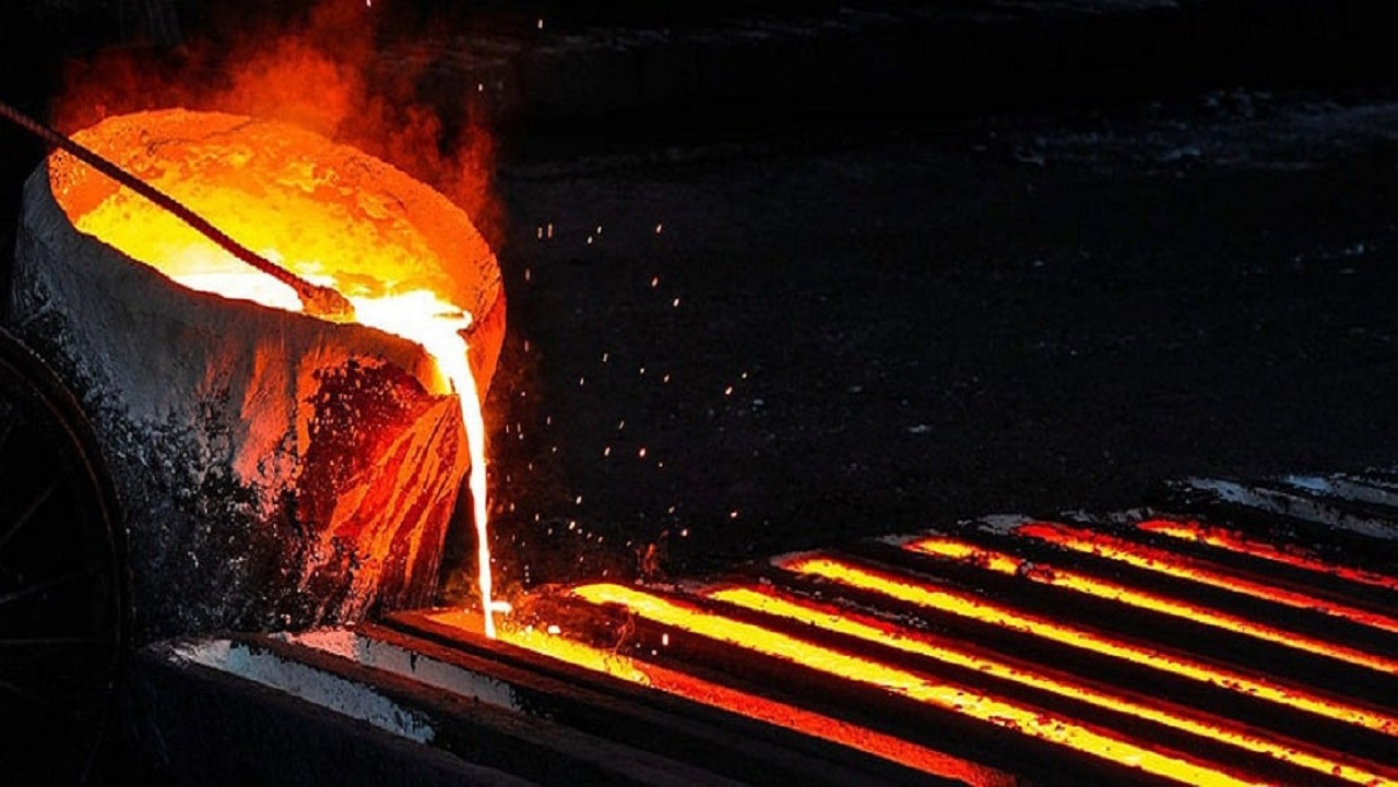 Melting and casting of a 2500 [unit] roller part